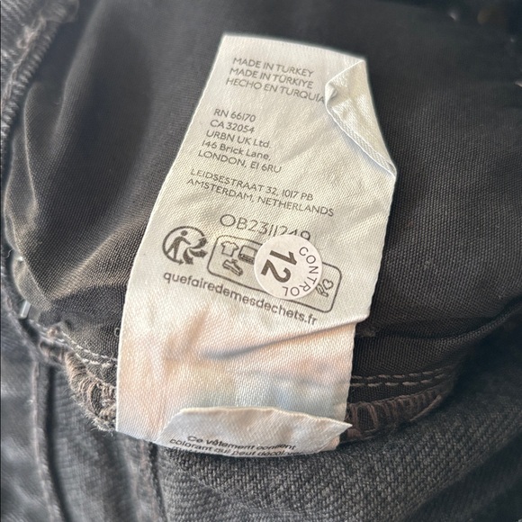 NEW The Devon Rhinestone Distressed Denim Shorts by Pilcro Black Size 26 - Picture 7 of 7